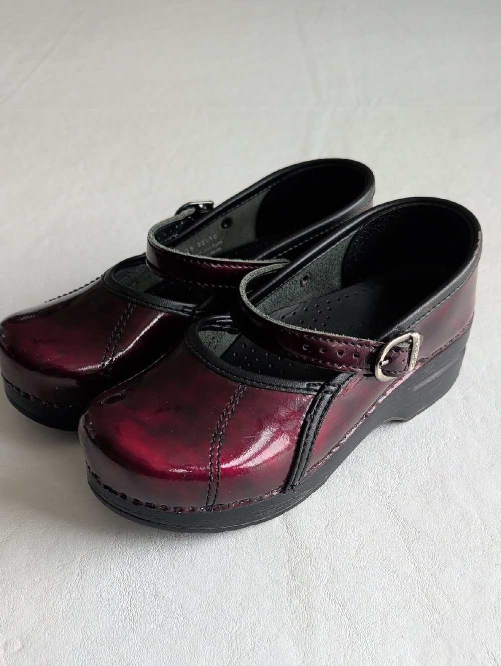 Dansko Red Maroon Patent Leather Mary Jane Clogs Women's Size 35